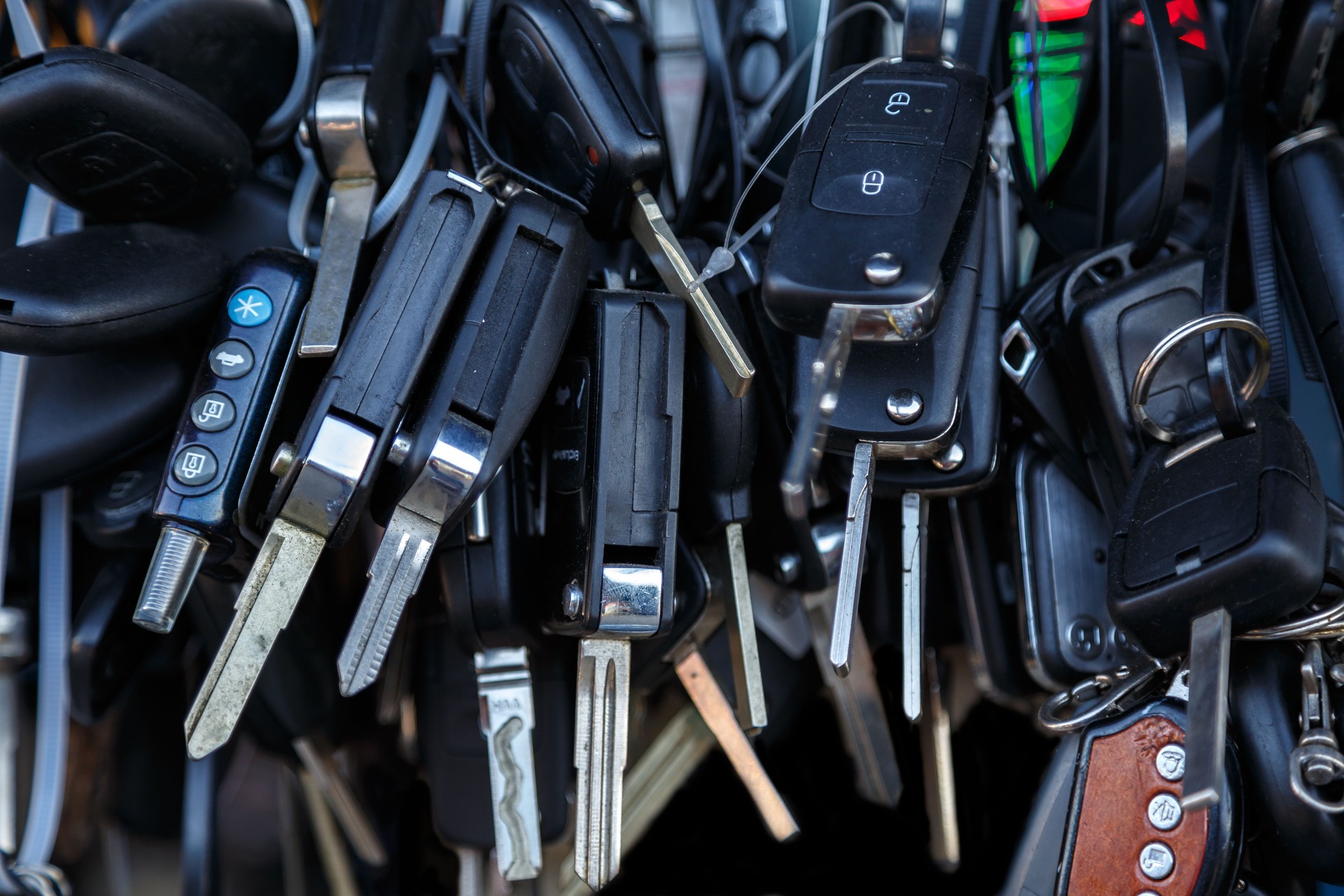 Spare black keys for automobile
